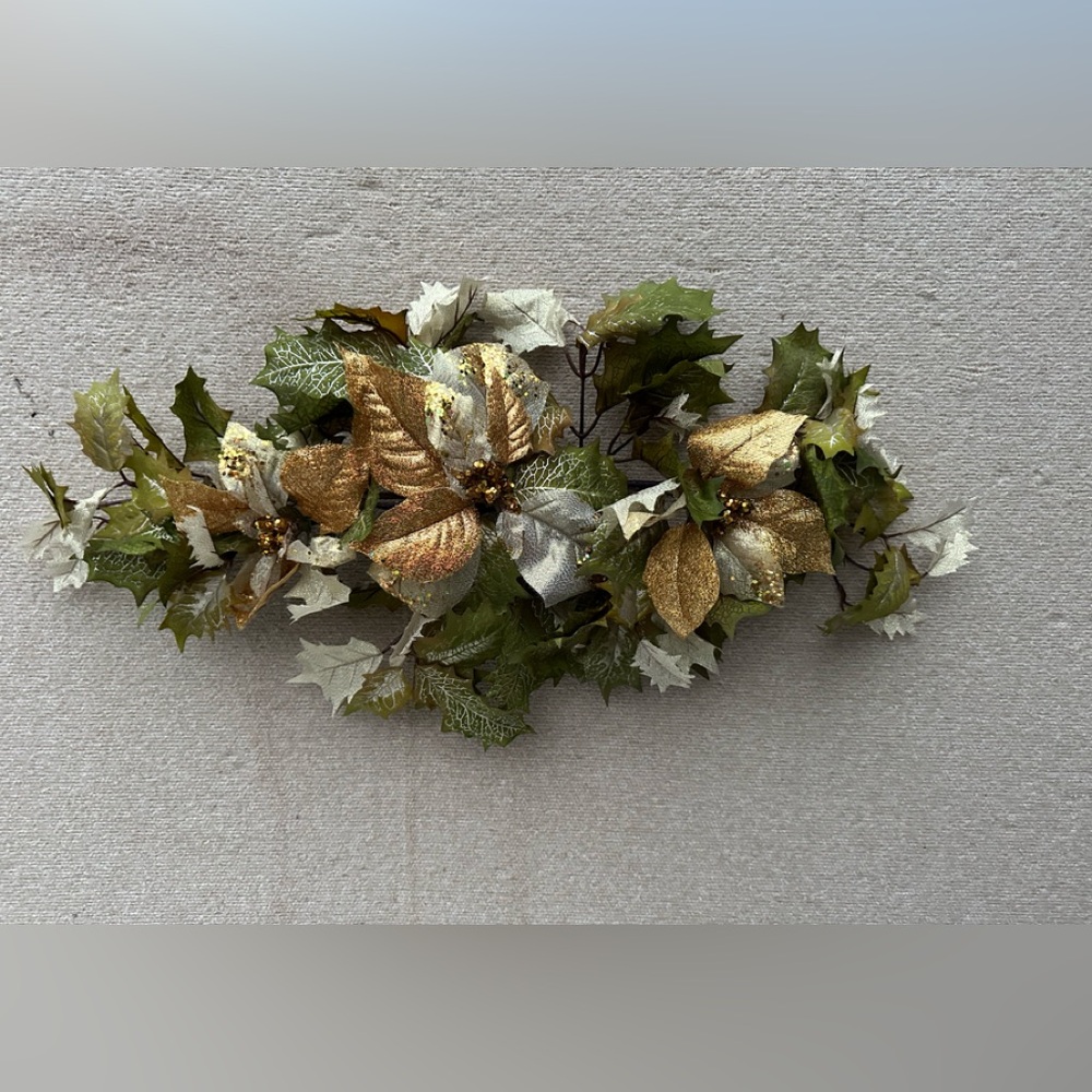 Celebrating home Christmas Elegant poinsettias garland